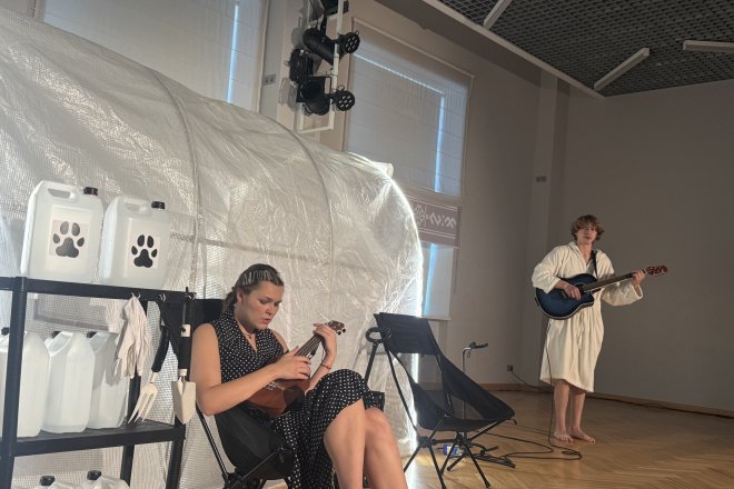 Attiecību vides drāma “Suņūdens” bibliotēkā 