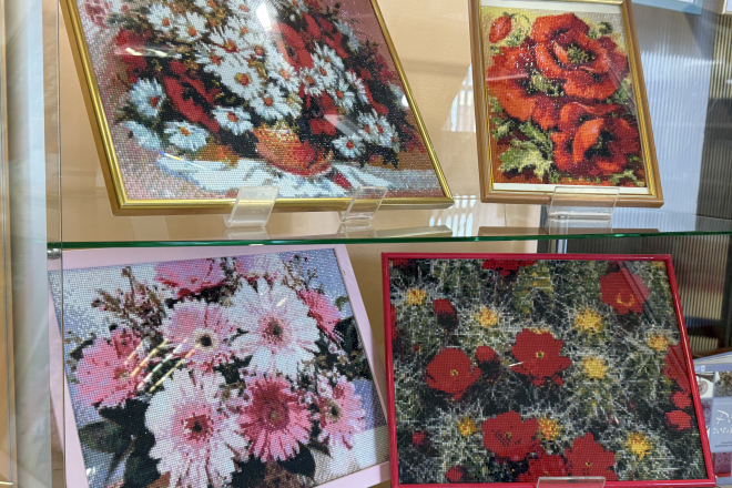 Maijas Strazdas gleznu izstāde Diamond Painting tehnikā