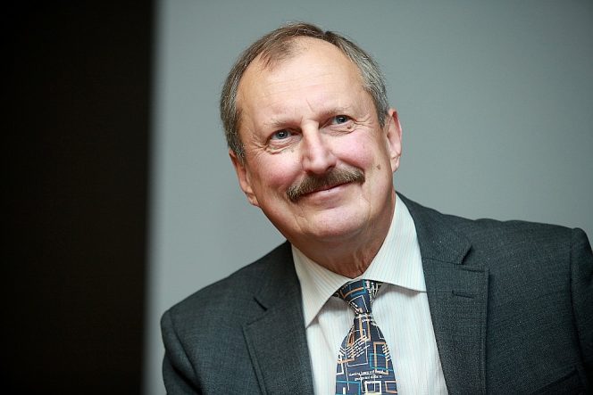 Aicinām uz tikšanos ar rakstnieku Aivaru Kļavi!