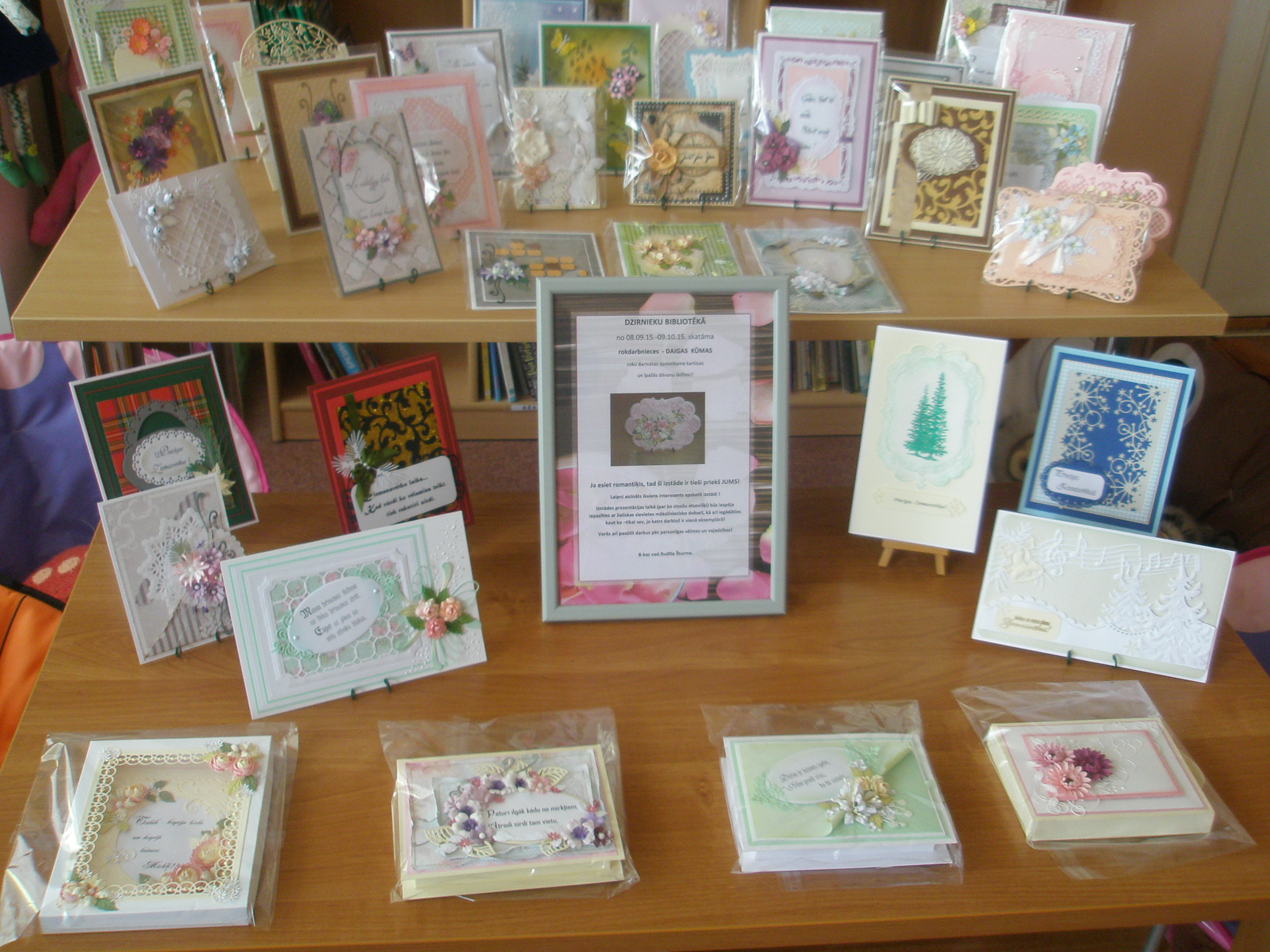 Apsveikumu kartiņu un dāvanu lādīšu izstāde