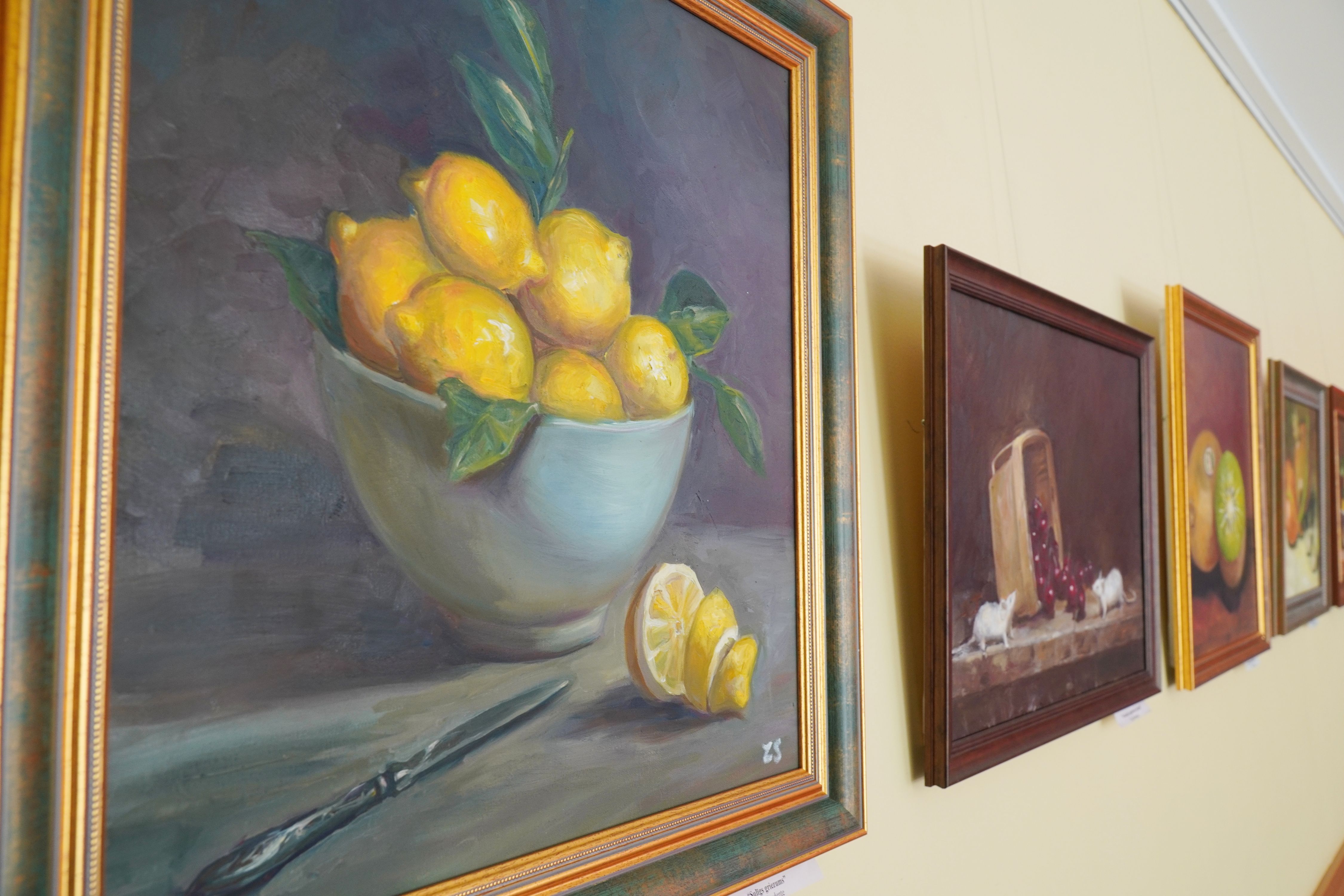 Bibliotēkā skatāma izstāde “Veltījums vectēvam”