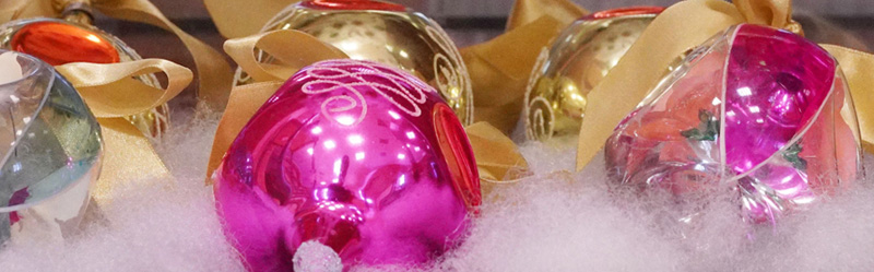 Eglīšu mantiņu izstāde Jelgavas Pilsētas bibliotēkā