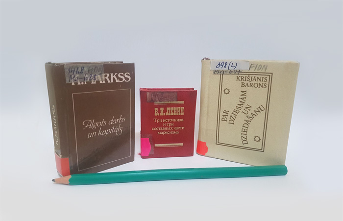 Miniatūrgrāmatu kolekcija Jelgavas pilsētas bibliotēkās