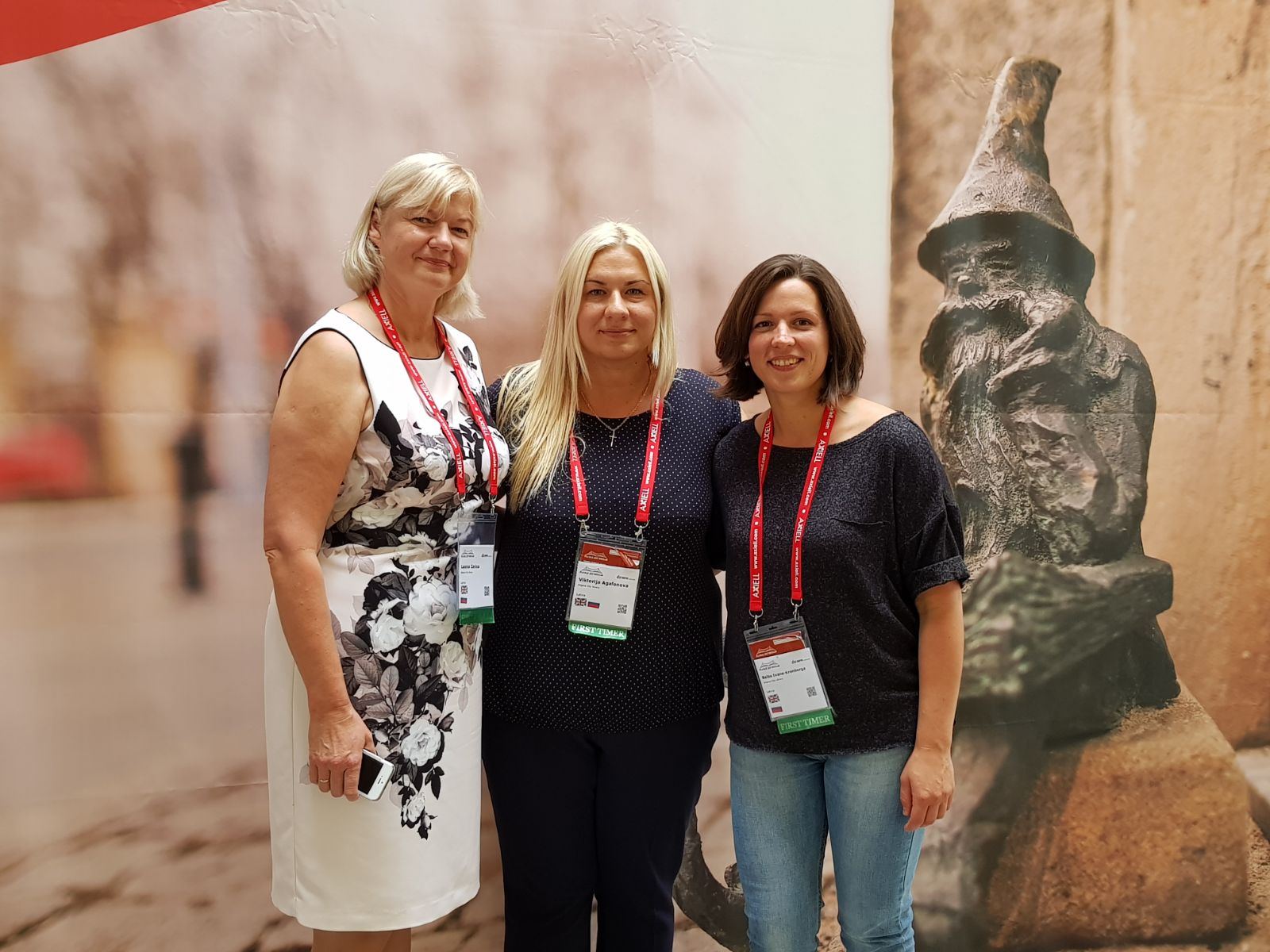 Noķert garāmskrienošo laiku jeb ar glāzi vīna bibliotēkā