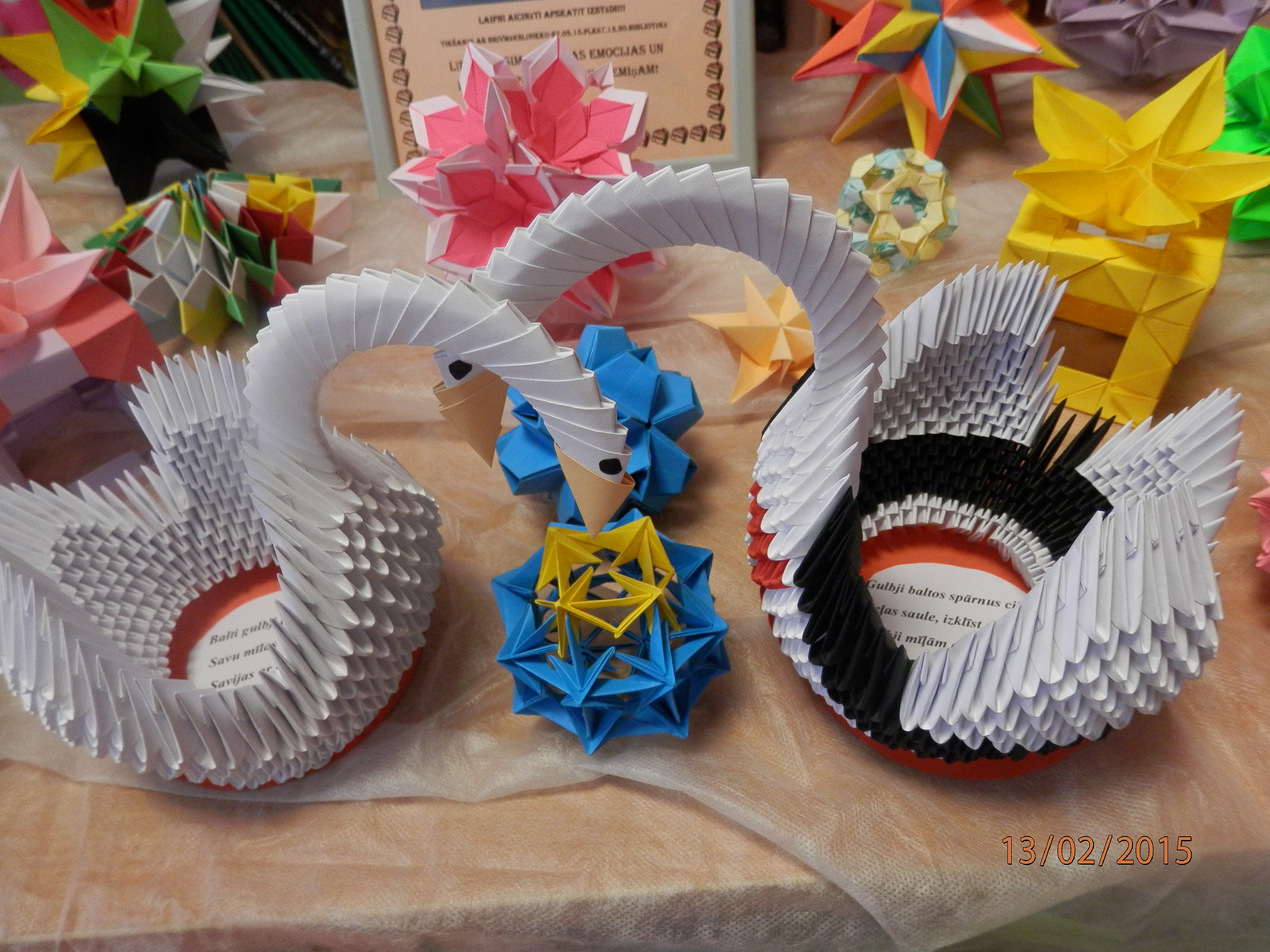 Origami figūriņu izstāde Dzirnieku bibliotēkā