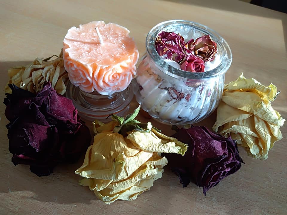 Rudens rozi Rundālē meklējot...