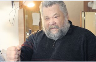 Tikšanās ar aktieri Kasparu Pūci Jelgavas Zinātniskajā bibliotēkā