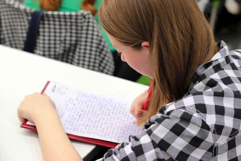 Aicina pieteikties VIII Vispasaules diktāta latviešu valodā rakstīšanai
