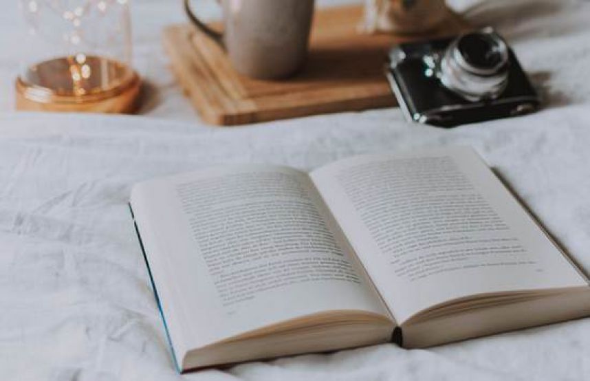 Aprīļa grāmatu izstādes Jelgavas pilsētas bibliotēkā