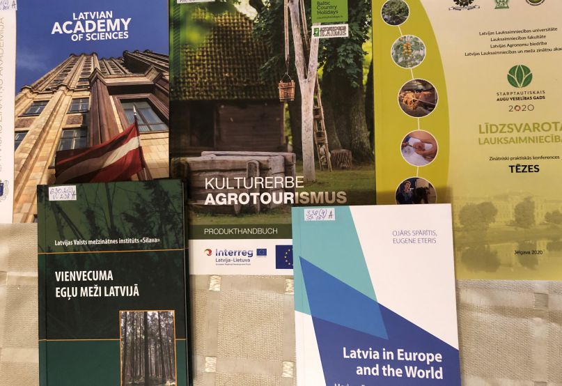 Bibliotēka saņem dāvinājumus