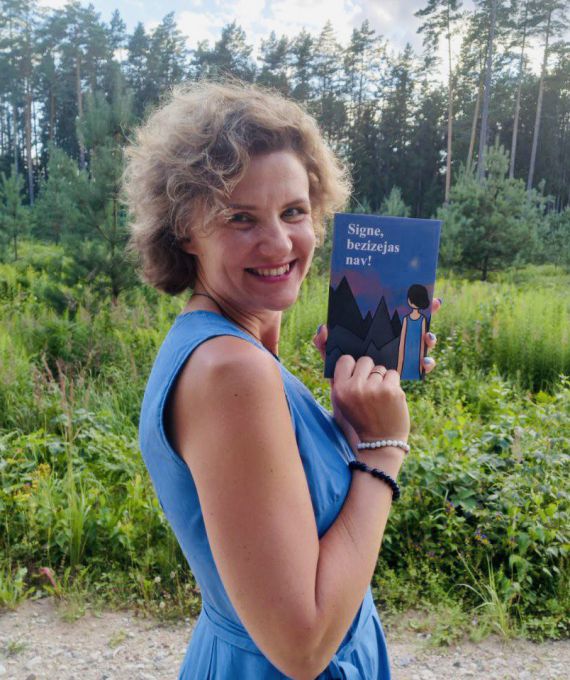 Bibliotēkā tikšanās ar grāmatas “Signe, bezizejas nav!” autori 