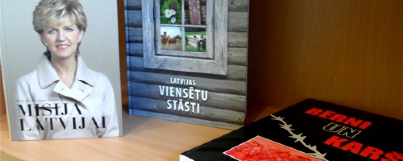 Bibliotēkas dāvinājumā saņem jaunas grāmatas