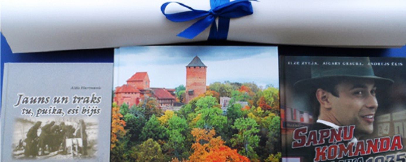 Bibliotēkas saņem dāvinājumu no Jelgavas Domes