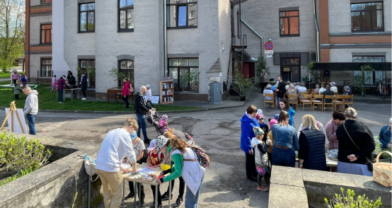 Bibliotēku nedēļā Jelgavā – Rakstnieka kabinets, Literārā joga un pagalma svētki