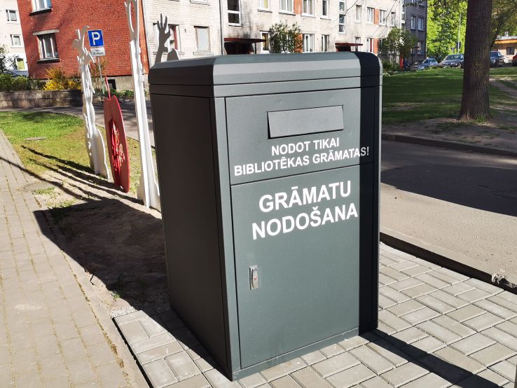 Grāmatu nodošanas iekārta pie Jelgavas pilsētas bibliotēkas