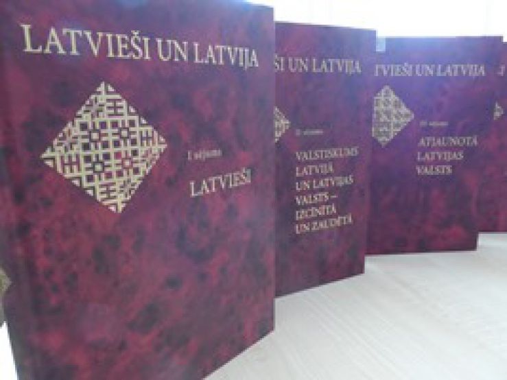„Latvieši un Latvija
