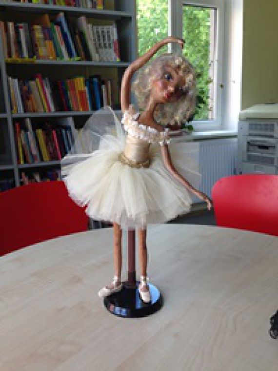 Leļļu izstāde Bramberģes bibliotēkā