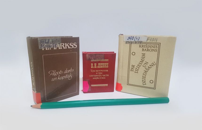 Miniatūrgrāmatu kolekcija Jelgavas pilsētas bibliotēkās