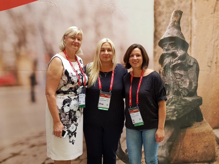 Noķert garāmskrienošo laiku jeb ar glāzi vīna bibliotēkā