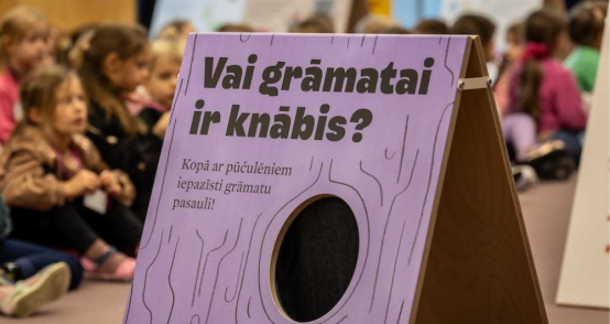 Pārlielupes bibliotēkā skatāma izstāde “Vai grāmatai ir knābis?”