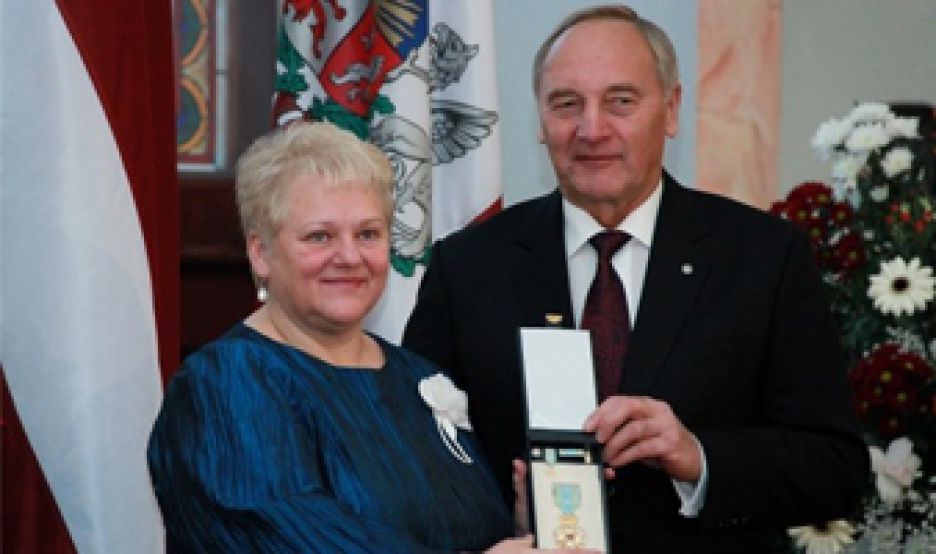 Valsts apbalvojumu saņem rakstniece Biruta Eglīte